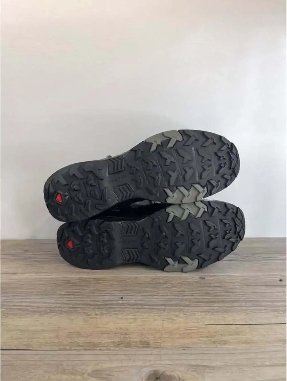 Salomon X Ultra 04 Low Hiking Shoes Men's 11 Black Grey Contagrip 413856